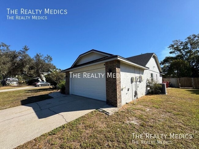 Building Photo - 2601 Bridle Dr