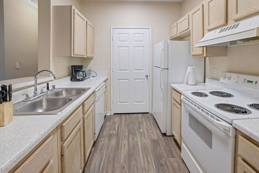 Building Photo - 1701 Wildwood Crossings Dr