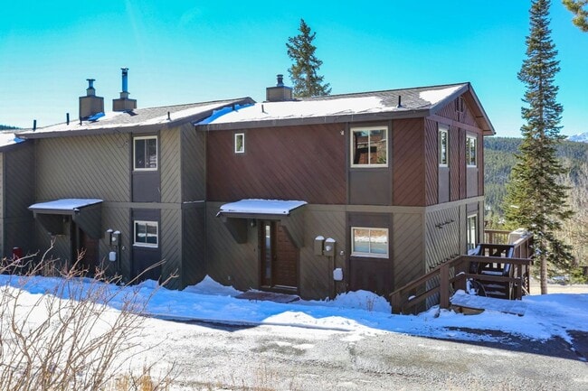 Building Photo - Amazing views! On bus route! 1 Year Lease!