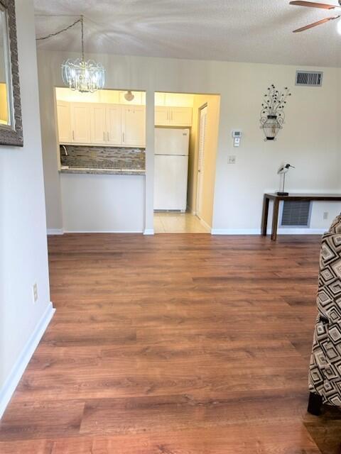 Building Photo - 441 Pine Glen Ln