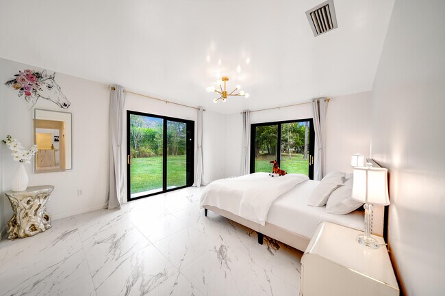 Building Photo - 583 Rambling Dr Cir