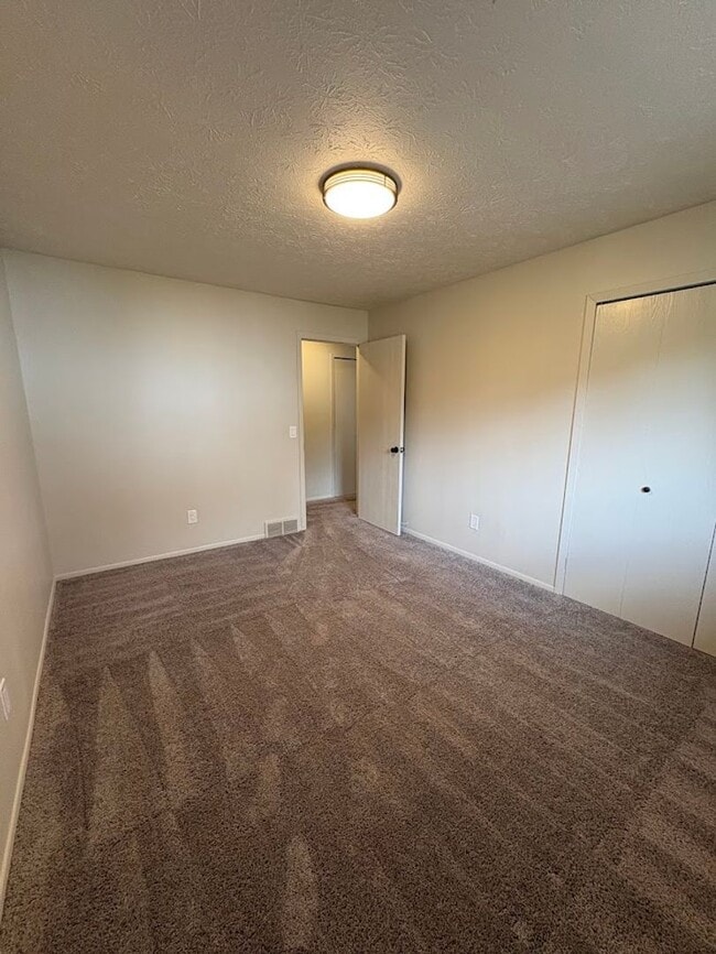 Building Photo - Two bedroom one bathroom duplex for rent