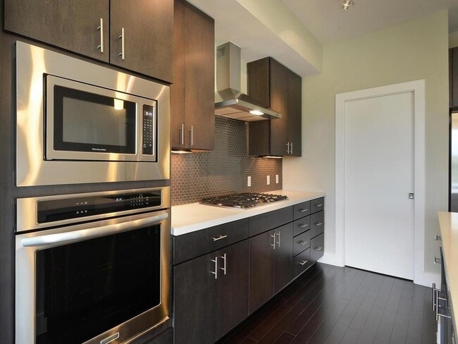 Building Photo - 2612 W 12th St