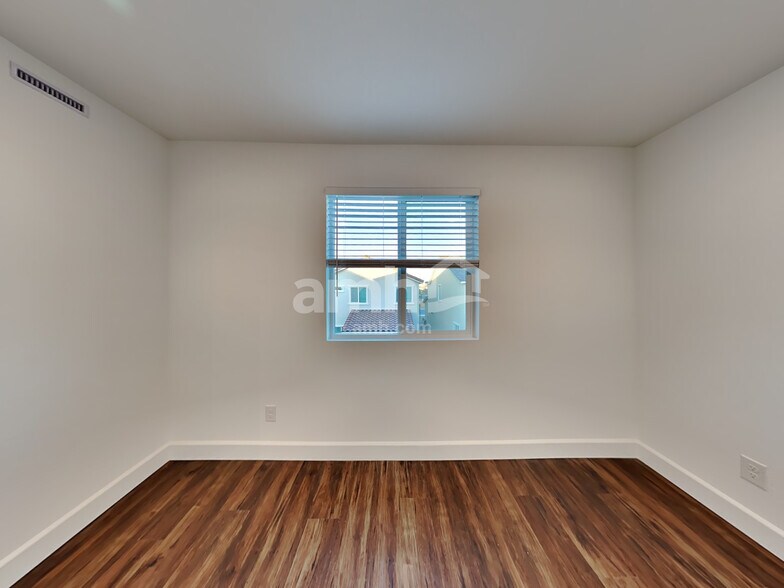 Building Photo - 10430 Bee Balm St