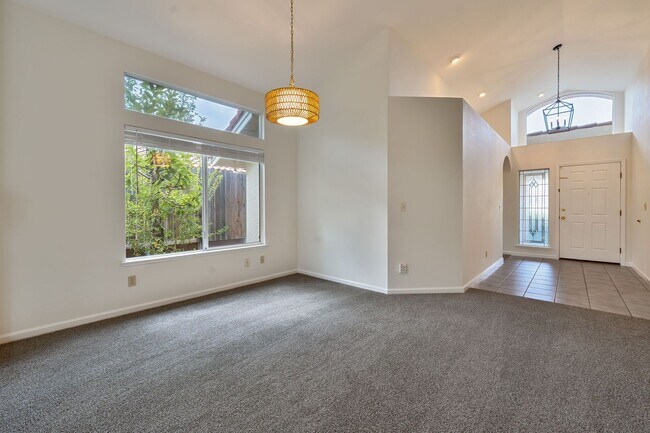 Building Photo - Updated 3 Bedroom Home with 3-Car Garage i...