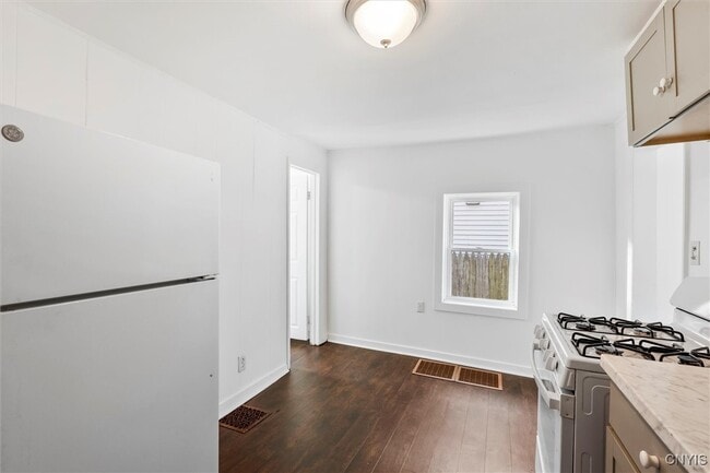 Building Photo - 811 1st N St