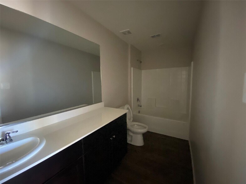 Building Photo - 755 Mulberry Dr