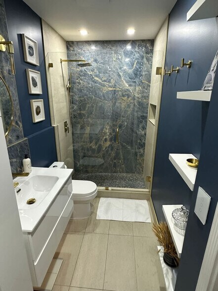 Building Photo - 1006 NE 14th Pl