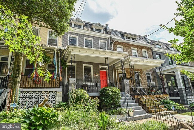 Building Photo - 512 Varnum St NW