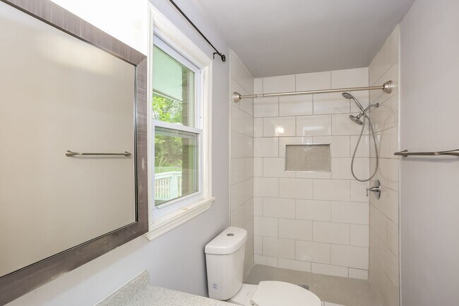 Building Photo - Beautiful 3 Bedroom single family home in ...