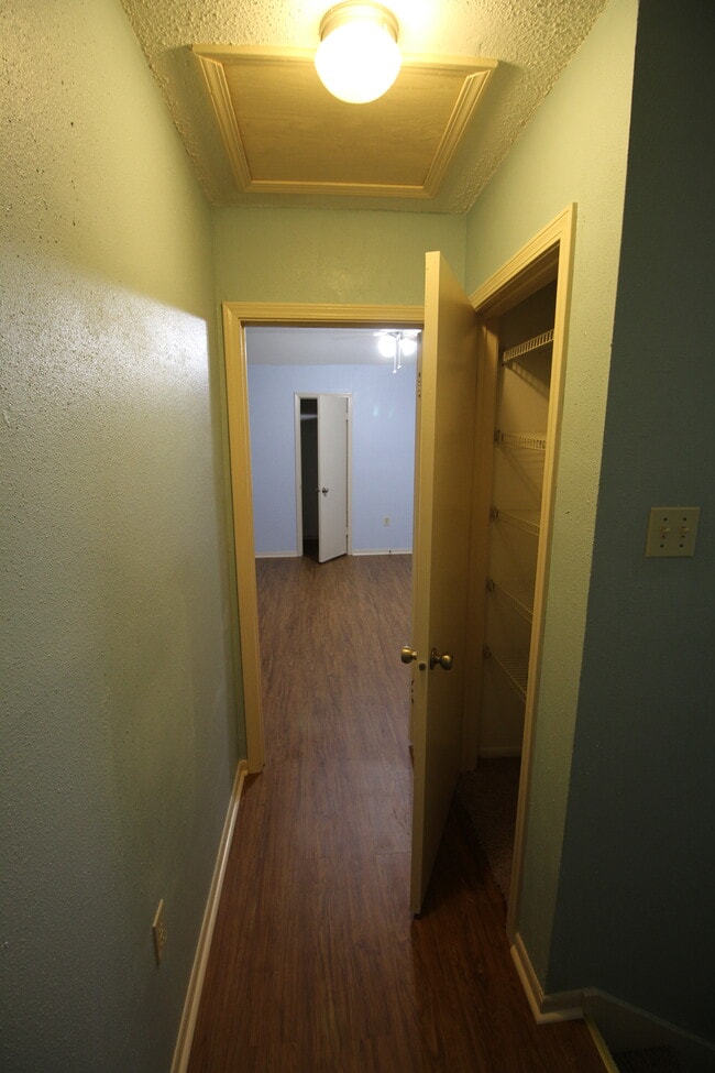 Building Photo - 2331 Justin Ln