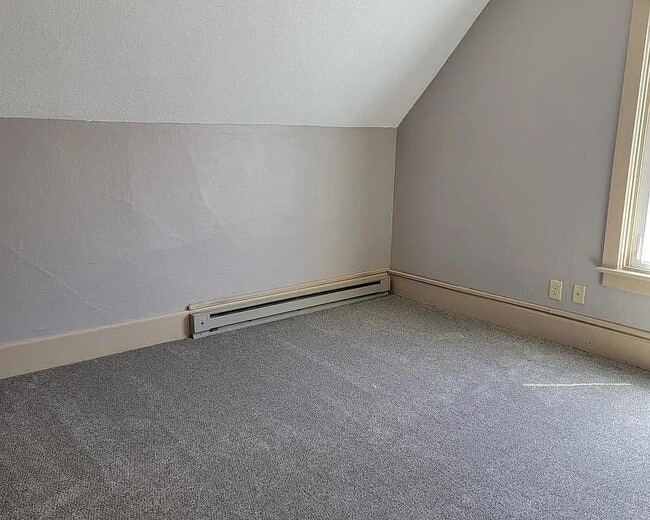 Building Photo - 326 2nd Ave NE