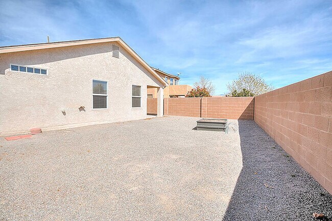 Building Photo - Ventana Ranch Gem! 3 Bedroom 2 Bath. Gate Community! Single Story with Large Backyard.