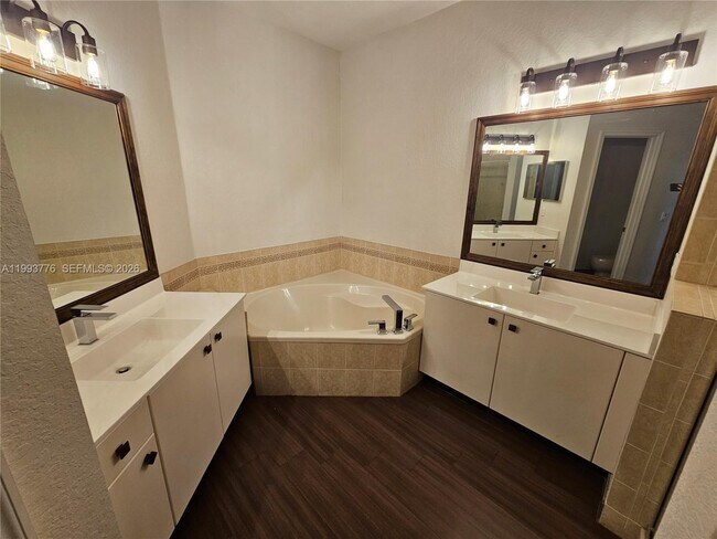 Building Photo - 11384 NW 84th Terrace