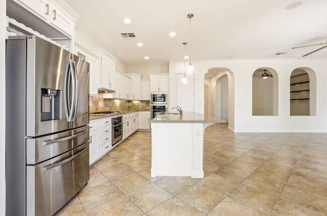 Building Photo - Encanterra Golf Community
