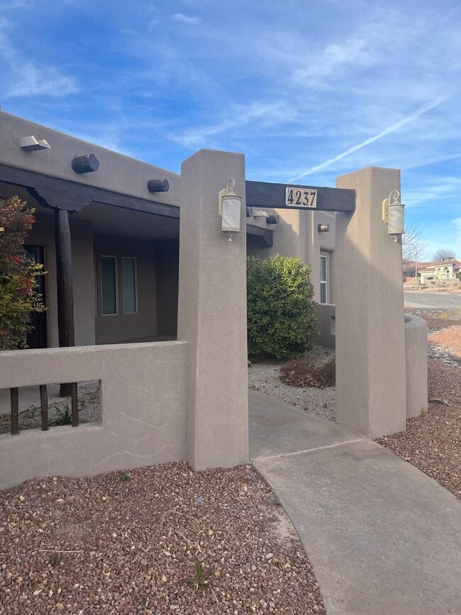 Primary Photo - Beautiful 3 Bedroom Home! Available Now!