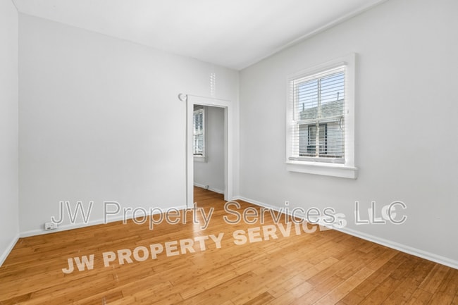 Building Photo - 1611 Hesiod St