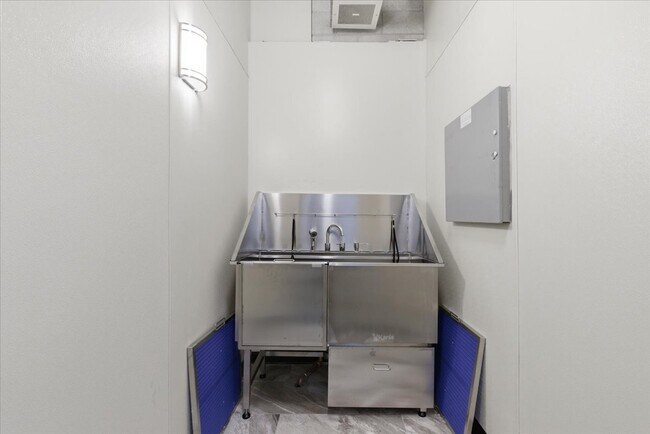 Building Photo - 340 W Superior St