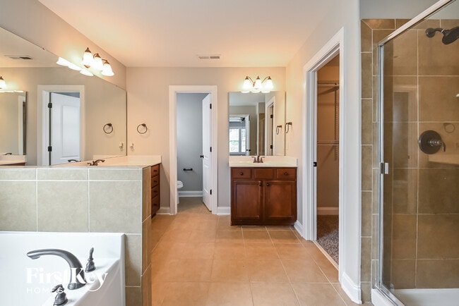 Building Photo - 1011 Bridlemine Dr