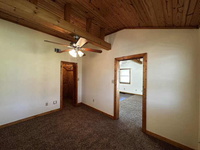 Building Photo - 1453 Chapparal Rd