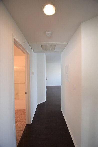 Building Photo - 5500 Bonner Ave