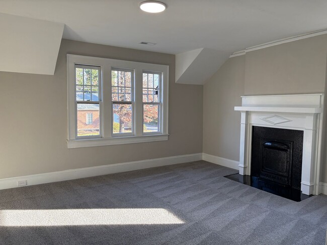 Building Photo - 2 Bedroom, 1 Bathroom Apartment in Reidsville!