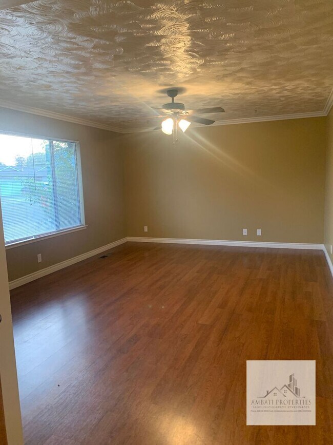 Building Photo - Must See! Lovely 3 Bedroom 2 Bath Home with Pool