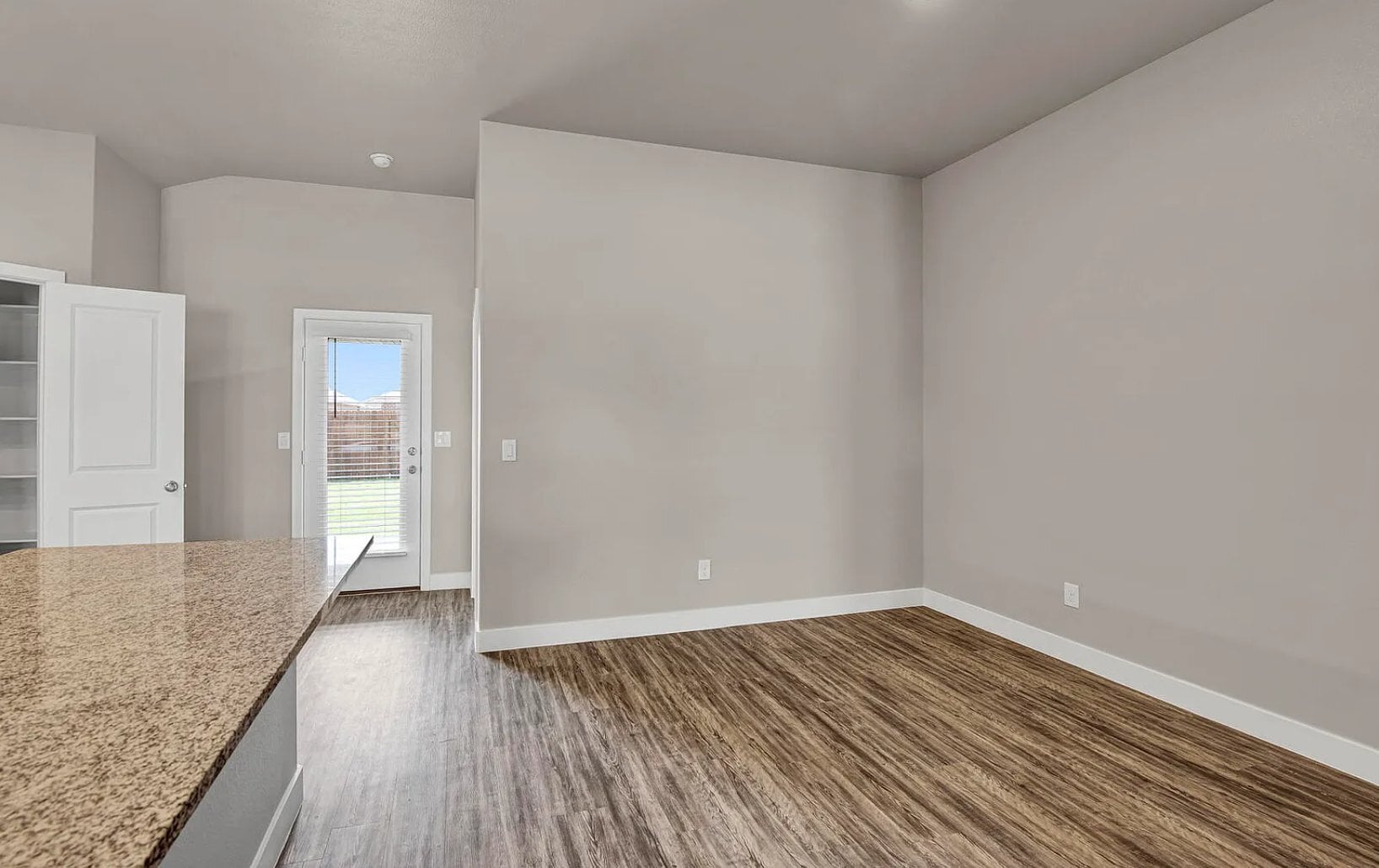 Building Photo - 13712 Avenue S