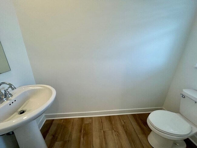 Building Photo - Beautiful Newly Built 4 Bed, 2.5 Bath Home - Loudoun Place Neighborhood
