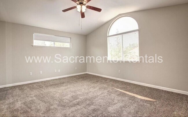 Building Photo - Spacious Elk Grove 5bd/3ba House with 3 Car Garage