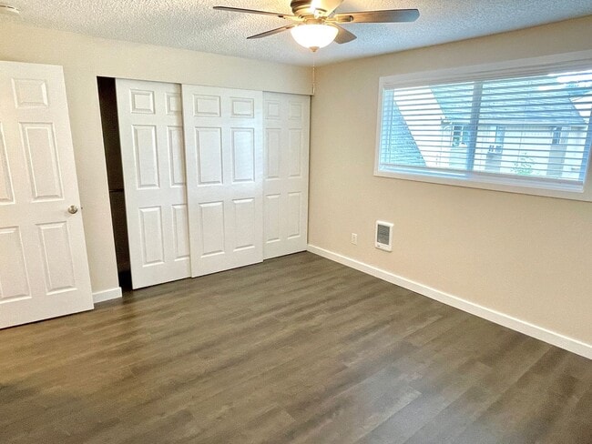 Building Photo - Newly renovated 2 bedroom condo with off-s...