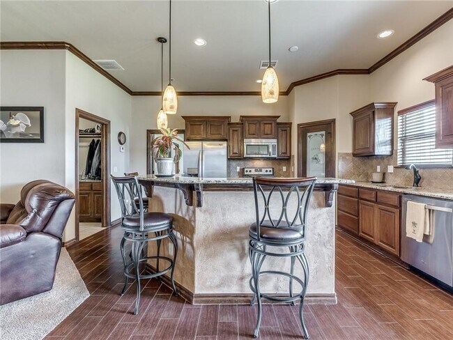 Building Photo - Stunning Yukon Home