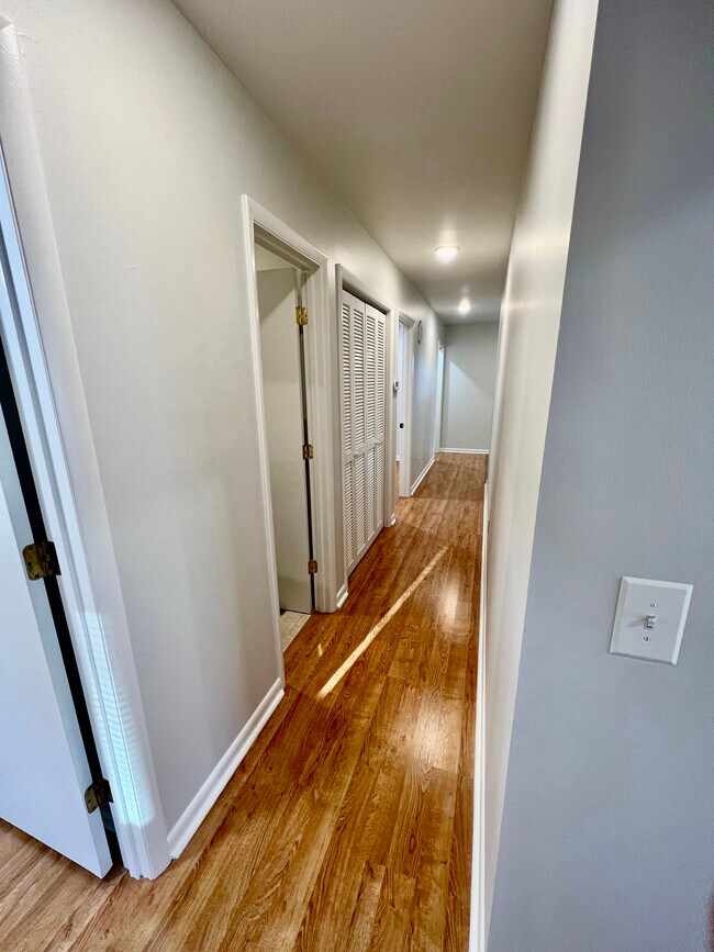 Building Photo - 228 Mark Dr