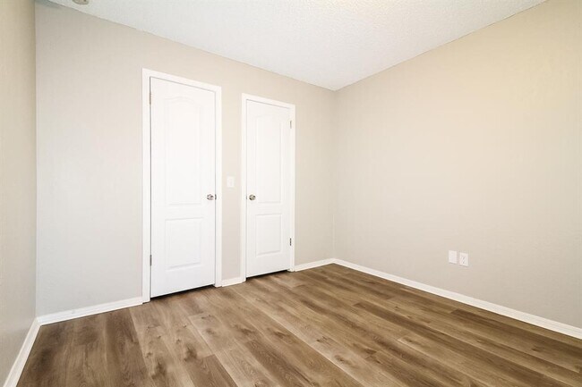 Building Photo - 10101 Mamus Ln