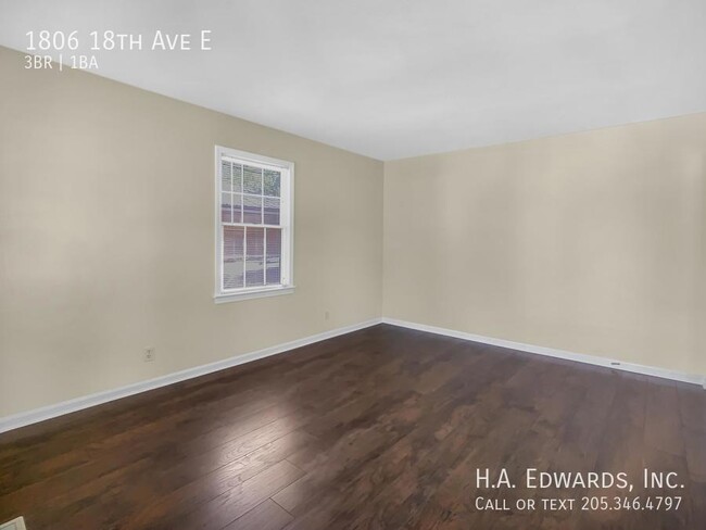 Building Photo - 1806 18th E Ave