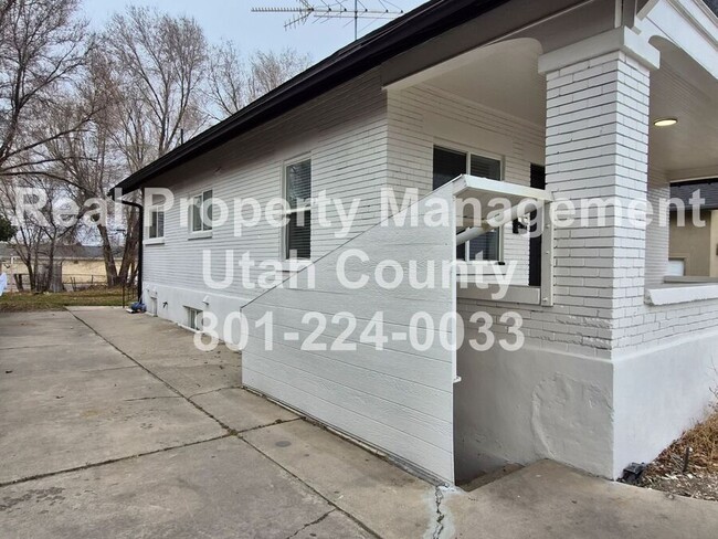 Building Photo - 30 S 100 W