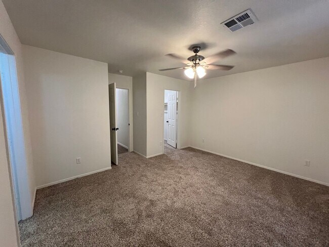 Building Photo - NEWER 4 BEDROOM HOME!