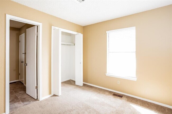 Building Photo - 8412 Breezewood Dr