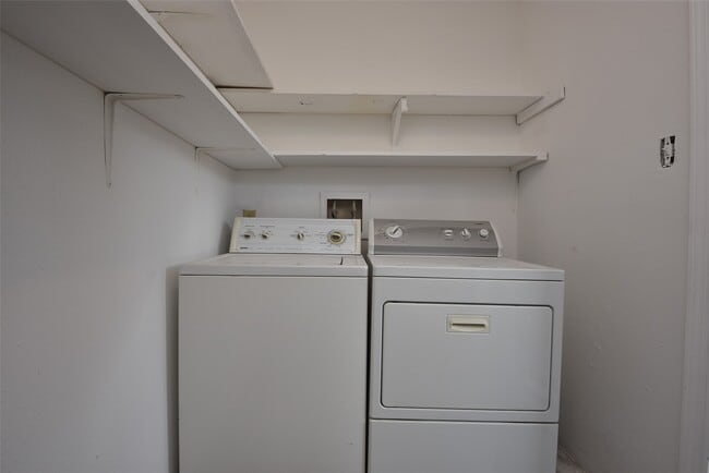 Building Photo - 5809 Village Forest Ct