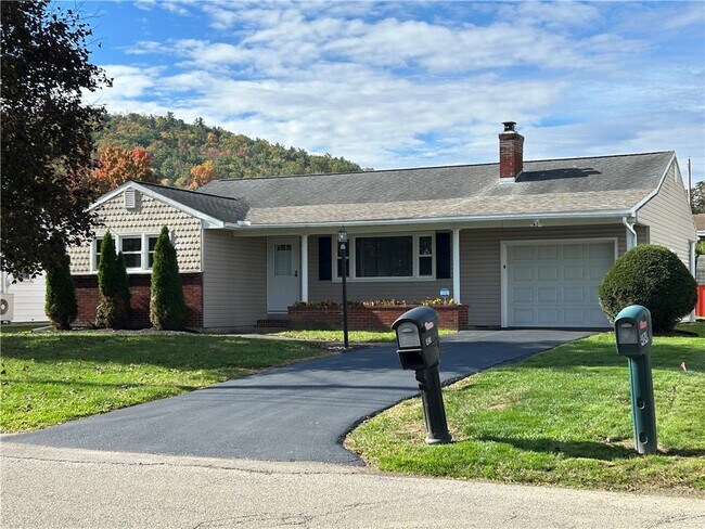 Primary Photo - 406 Sharr Ave