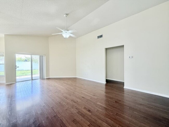 Building Photo - 27519 Sky Lake Cir