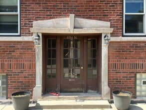 Building Photo - 2501 W Cullom Ave
