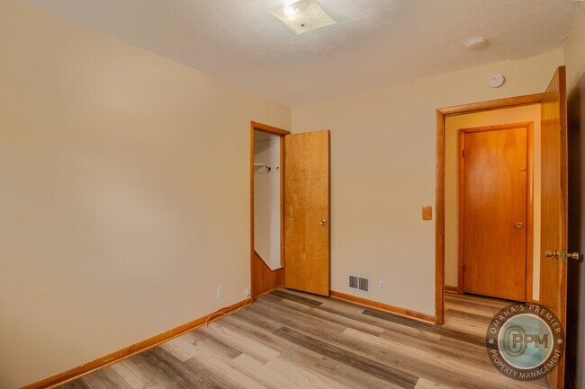 Building Photo - 3 Bed Home | 67th & Blondo