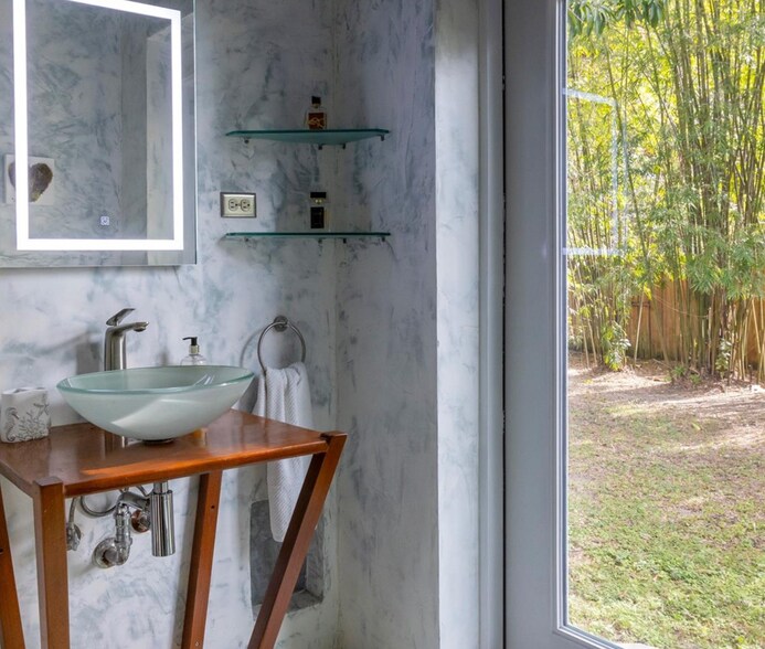 Building Photo - 750 NE 120th St