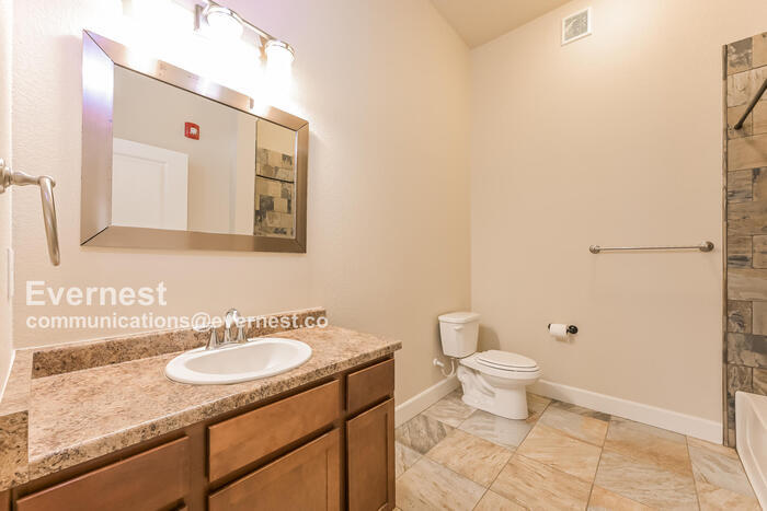 Building Photo - 305 Inverness Way S