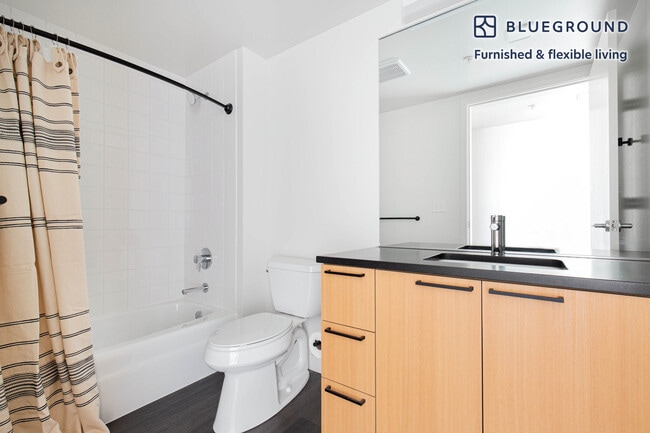 Building Photo - 118 Broadway E