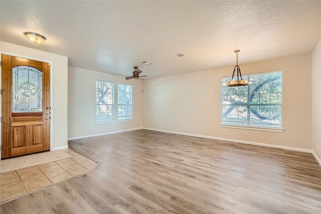 Building Photo - Beautiful Spacious Home!!!!