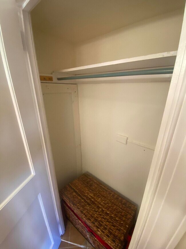 Building Photo - 101 S Golfview Rd