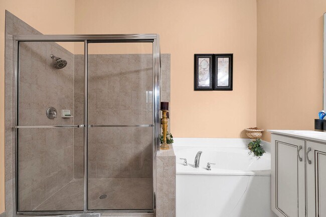 Building Photo - 7632 Corkwood Ave