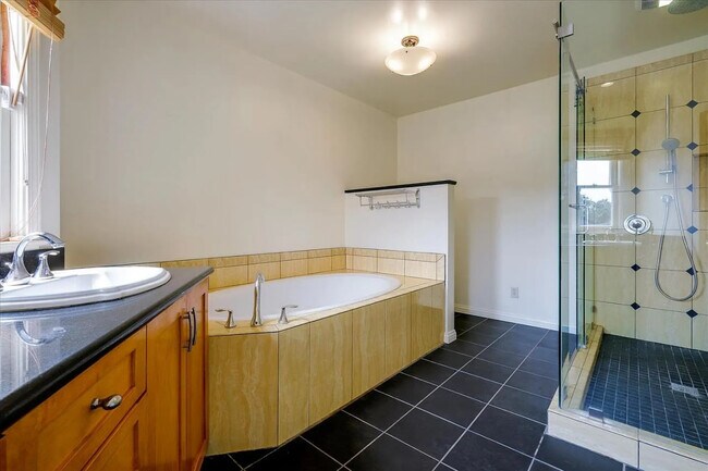 Building Photo - 1006 Hecker Pass Rd